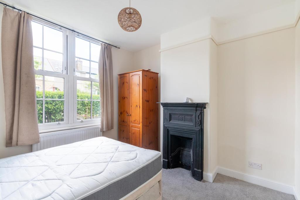 Lessingham Avenue, Tooting Bec 3 bed terraced house - £2,700 pcm (£623 pw)