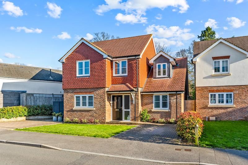 Columbus Drive, Sarisbury Green... 4 bed detached house £595,000