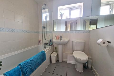 1 bedroom flat to rent, Shore Road, Warsash, Southampton, Hampshire. SO31 9EY