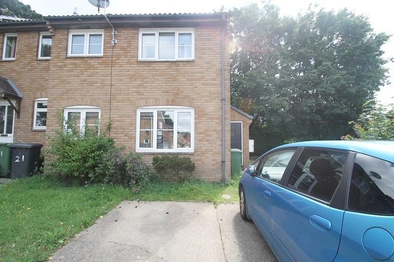 Lambourne Road, West End... 1 bed end of terrace house £700 pcm (£162 pw)