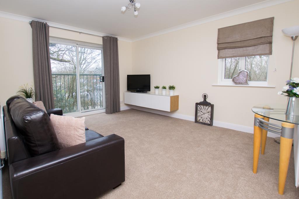 Two double bedrooms - FULLY FURNISHED - En suite