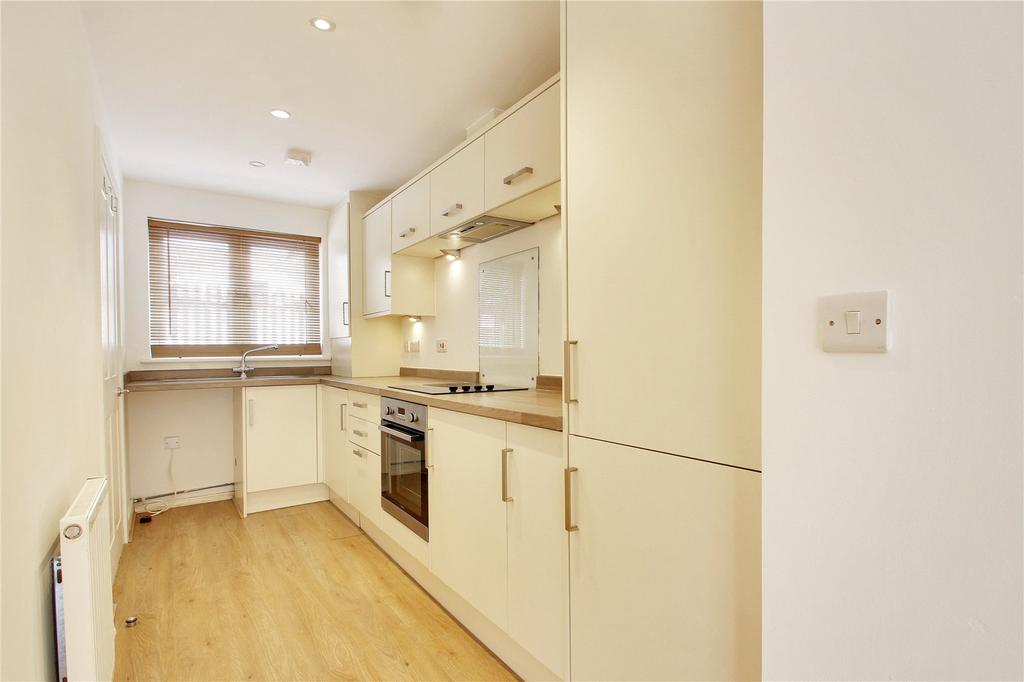 Darnley Road, Grays, Essex, RM17 2 bed terraced house £280,000