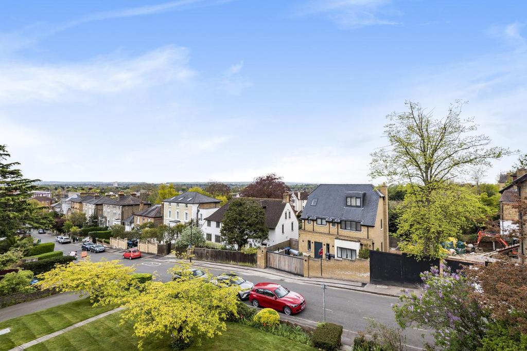 Thornton Hill, Wimbledon 2 bed flat £535,000