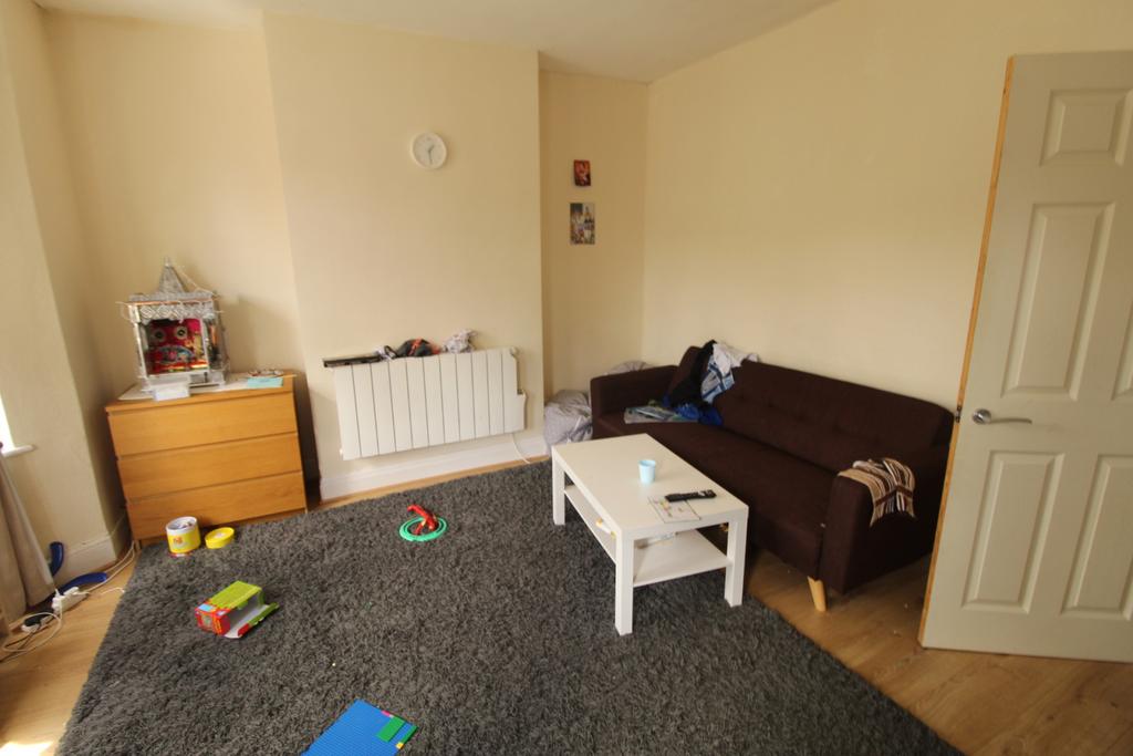 Harrow On The Hill, HA1 1 bed £1,050 pcm (£242 pw)