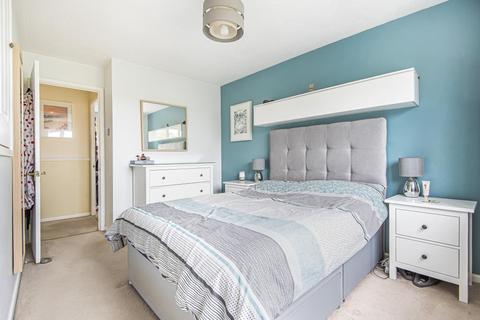 14 Lancaster Place, Carterton, OX18 3ET