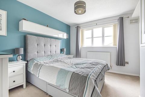 14 Lancaster Place, Carterton, OX18 3ET