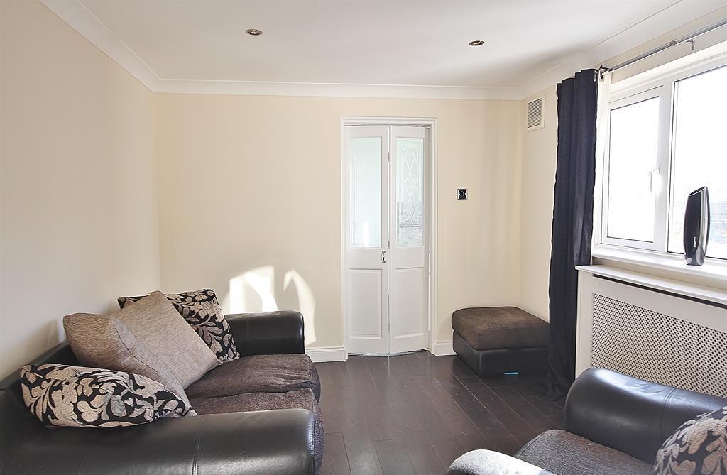 Pole Hill Road, Hillingdon, Uxbridge, UB10 0PZ 2 bed £289,950