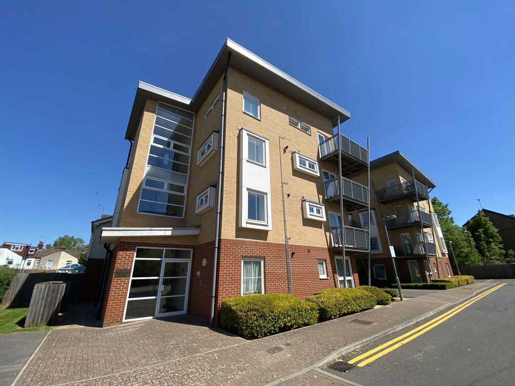 Whitehall Close, Borehamwood 2 bed flat £1,250 pcm (£288 pw)