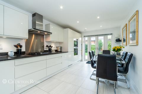 1 Ridings Close, Ascot, SL5 7SQ