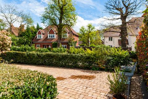 1 Ridings Close, Ascot, SL5 7SQ