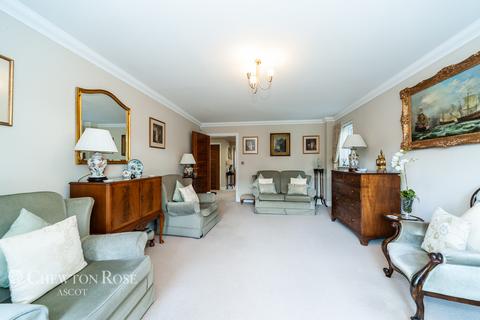 1 Ridings Close, Ascot, SL5 7SQ