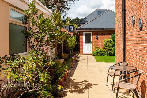 1 Ridings Close, Ascot, SL5 7SQ