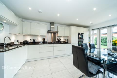 1 Ridings Close, Ascot, SL5 7SQ