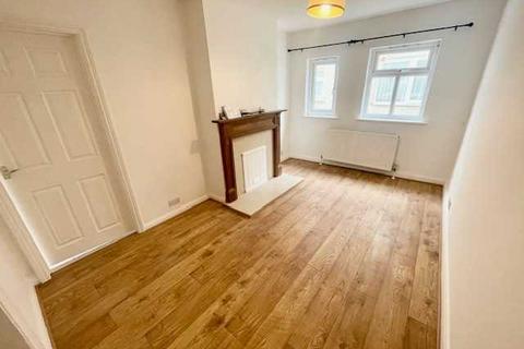 3 bedroom apartment to rent, Brighton Road, Lancing
