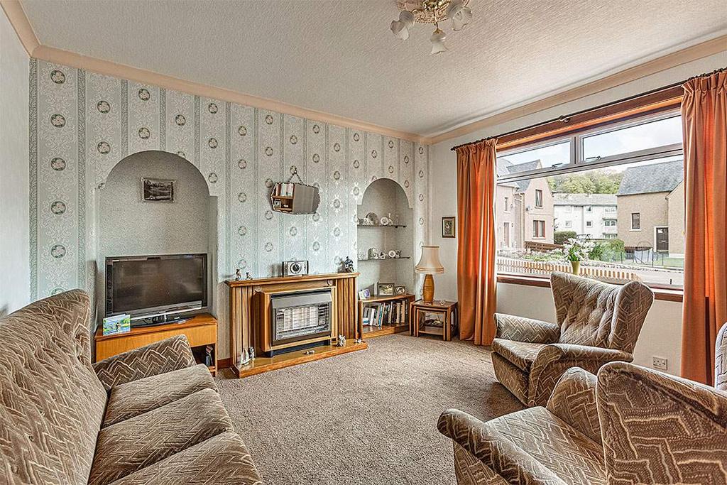5 Inch Gardens, Kelso TD5 7JS 4 bed semidetached house £145,000