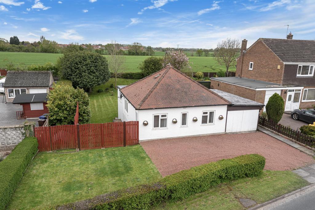 Wistow Road, Selby, YO8 3LZ 3 bed detached bungalow £300,000