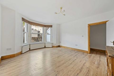 2 bedroom flat to rent, Loftus Road, Shepherds Bush, London W12 7EL