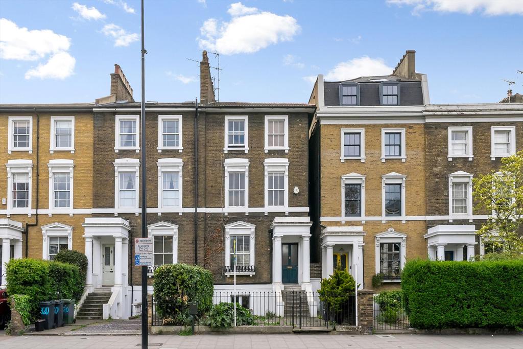 South Lambeth Road, London, SW8 2 bed flat for sale - £587,500