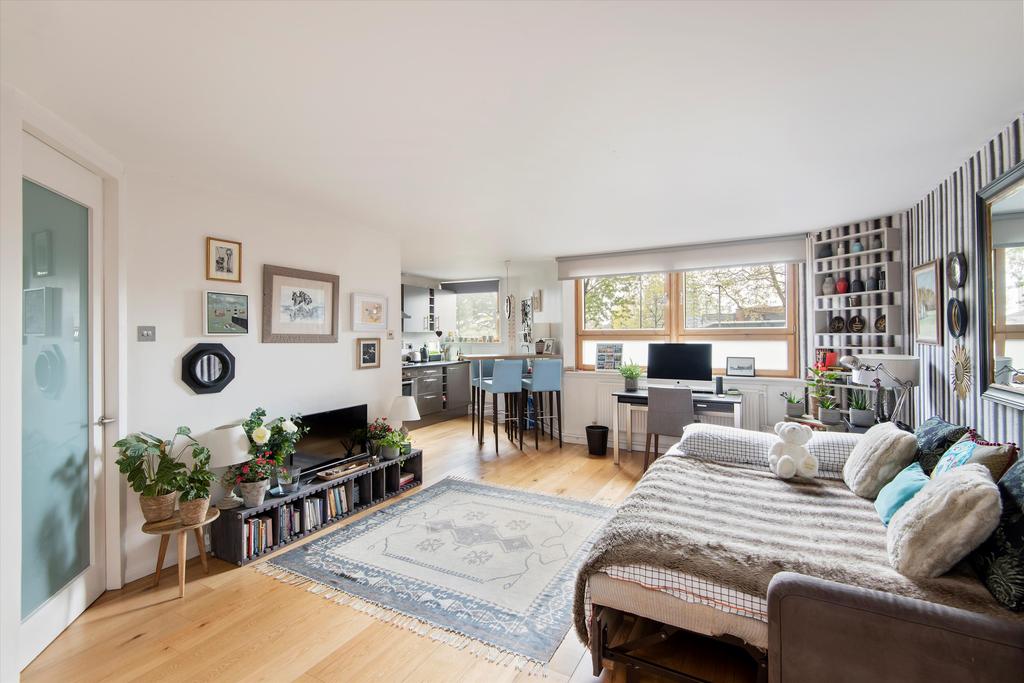 Blantyre Walk, Worlds End Estate... Studio £450,000