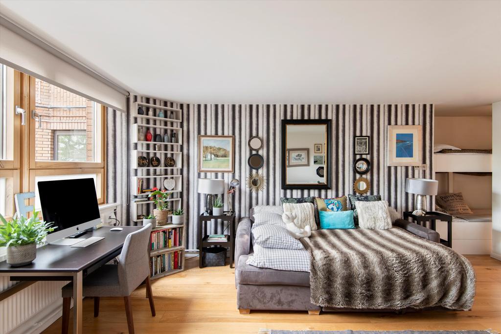Blantyre Walk, Worlds End Estate... Studio £450,000