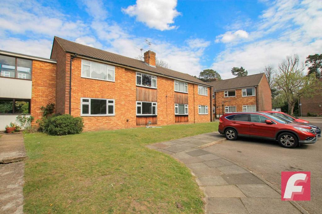 Kingsfield Court, Watford 2 bed apartment £1,500 pcm (£346 pw)