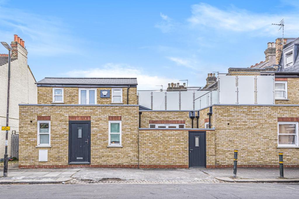 Ridley Road, Wimbledon 2 bed flat £575,000