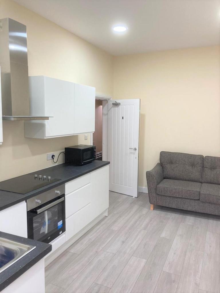St Domingo Vale, Liverpool 5 bed terraced house £1,595 pcm (£368 pw)
