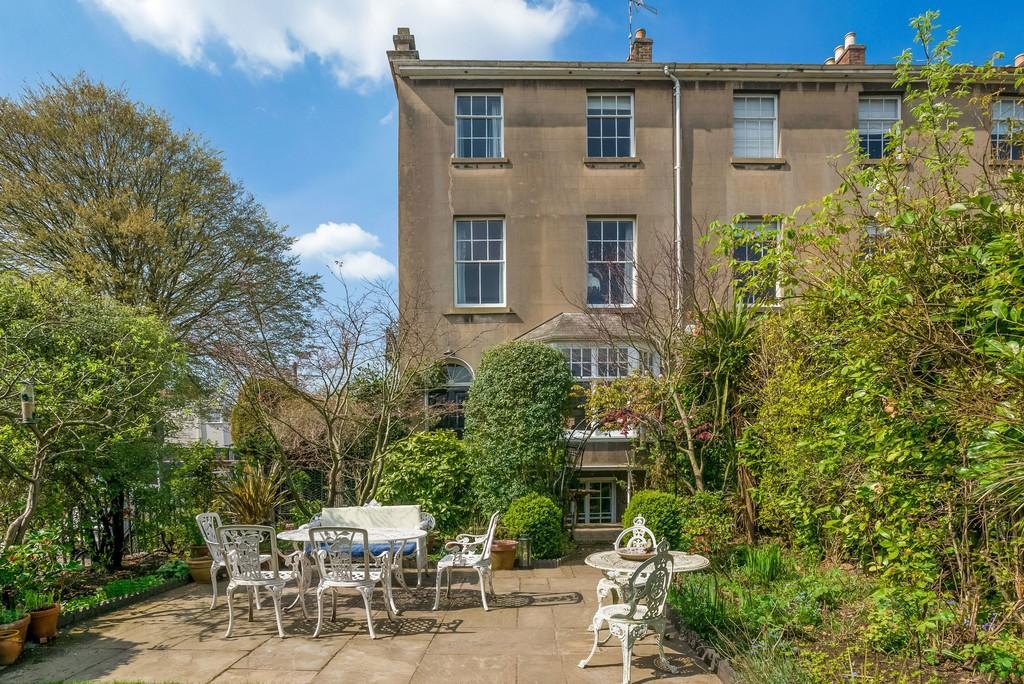 Milverton Crescent, Leamington Spa 5 bed end of terrace house £1,000,000