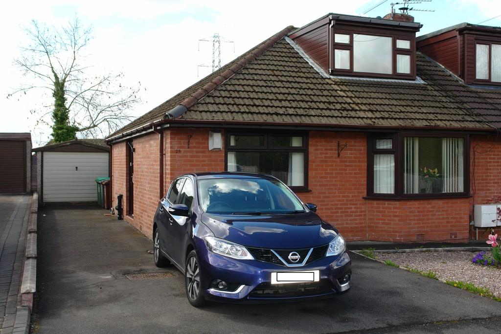 Laurel Avenue, Chadderton, Oldham 3 bed semidetached house £240,000