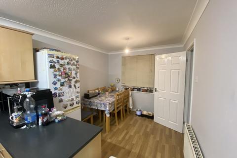 3 bedroom end of terrace house to rent, Sawyers Close, Newark