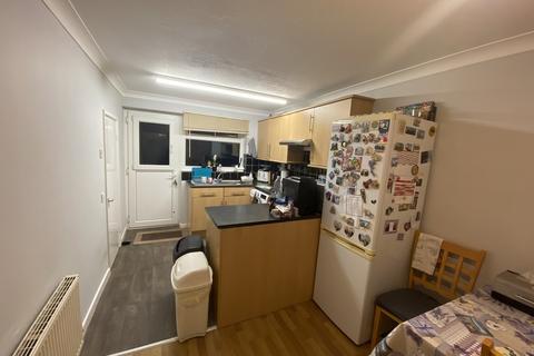 3 bedroom end of terrace house to rent, Sawyers Close, Newark