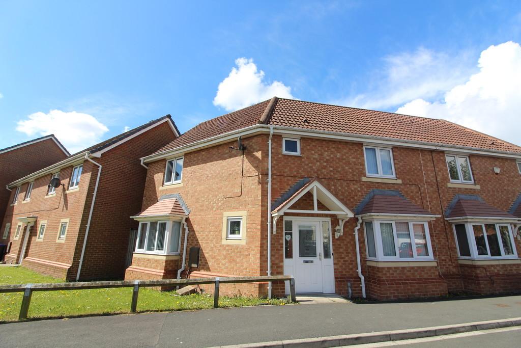 Maddren Way, Acklam, Middlesbrough 3 bed semidetached house £725 pcm