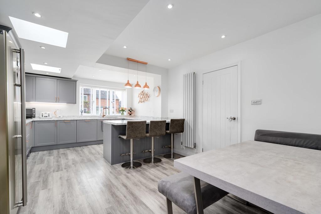 Orchard Road, Hockley Heath 3 bed end of terrace house £390,000