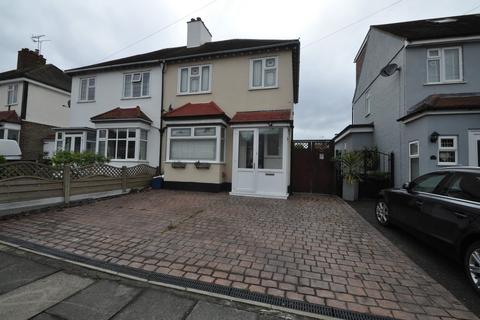 3 bedroom semi-detached house to rent - Richmond Drive, Westcliff On Sea