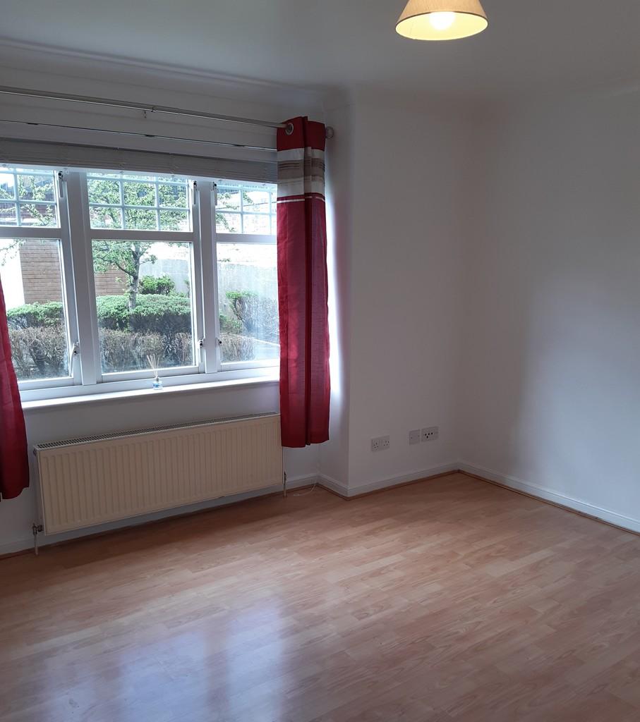 Lindsay Gardens, Bathgate 2 bed apartment £650 pcm (£150 pw)
