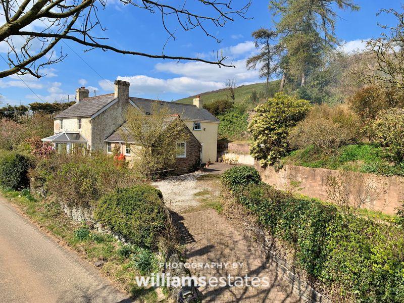 Pentre Celyn, Ruthin 3 bed detached house £460,000