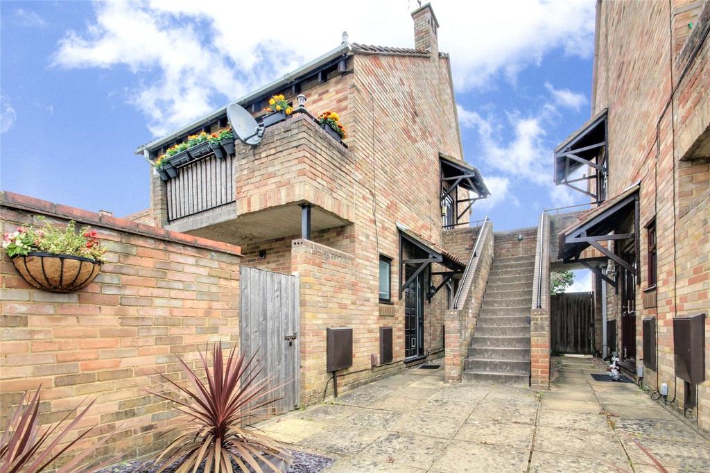 Maiden Place, Lower Earley, Reading... 1 bed apartment £800 pcm (£185 pw)
