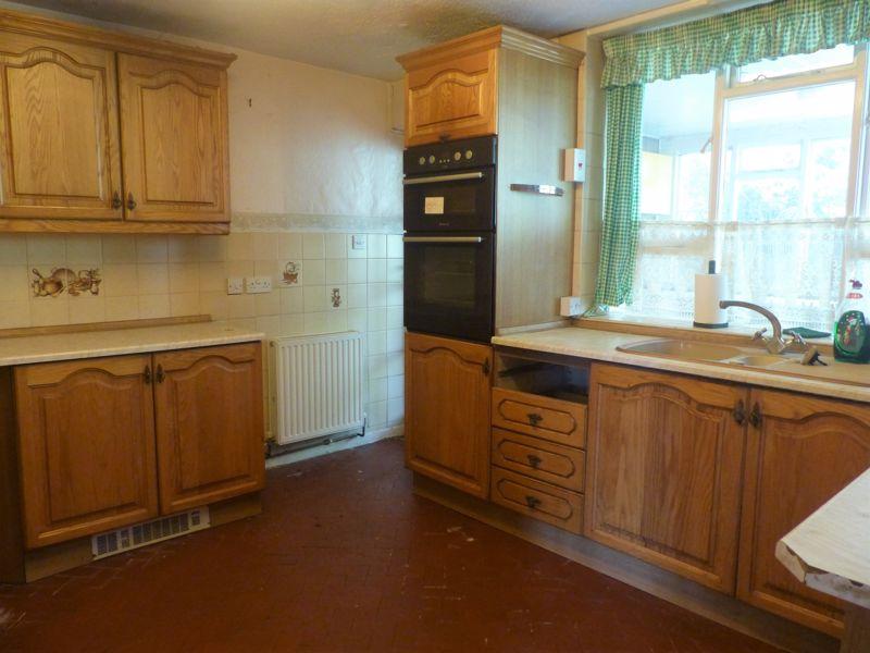Hut Hill Lane, Walsall, WS6 6PD 3 bed property with land £300,000