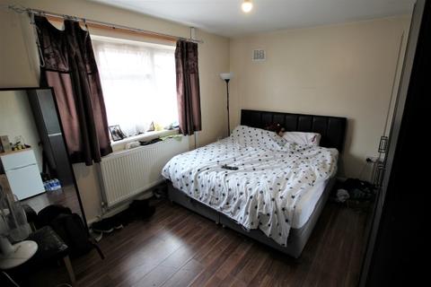 2 Radleys Mead, Dagenham, RM10 8SH