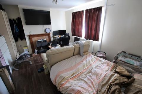 2 Radleys Mead, Dagenham, RM10 8SH
