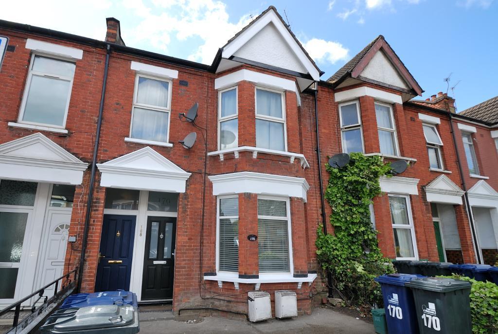 Greenford Avenue, Hanwell, London, W7 3QT 2 bed £425,000