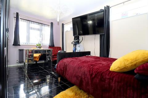 20 Broughton Avenue, Luton, LU3 2AR
