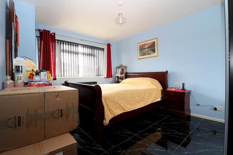 20 Broughton Avenue, Luton, LU3 2AR