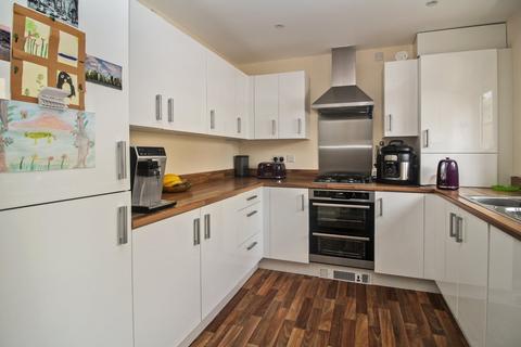 5 Arnwil Drive, Romford, RM3 7GL