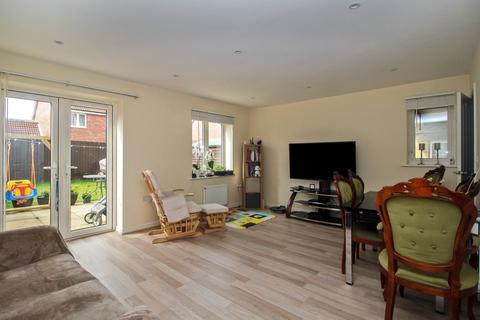 5 Arnwil Drive, Romford, RM3 7GL