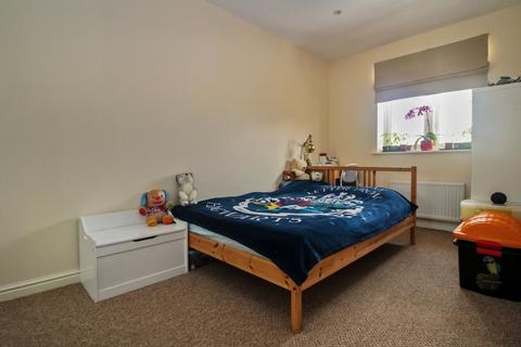 5 Arnwil Drive, Romford, RM3 7GL