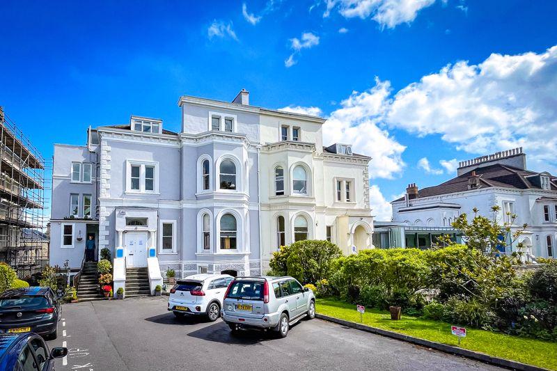 Downside Road, Clifton, Bristol 3 bed apartment £2,100 pcm (£485 pw)