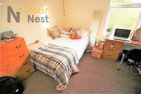 3 bedroom apartment to rent, Cardigan Road, Headingley/Hydepark, Leeds, LS6 3BJ