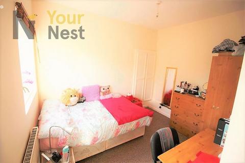 3 bedroom apartment to rent, Cardigan Road, Headingley/Hydepark, Leeds, LS6 3BJ