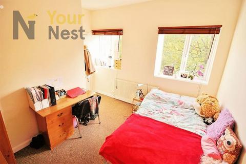 3 bedroom apartment to rent, Cardigan Road, Headingley/Hydepark, Leeds, LS6 3BJ